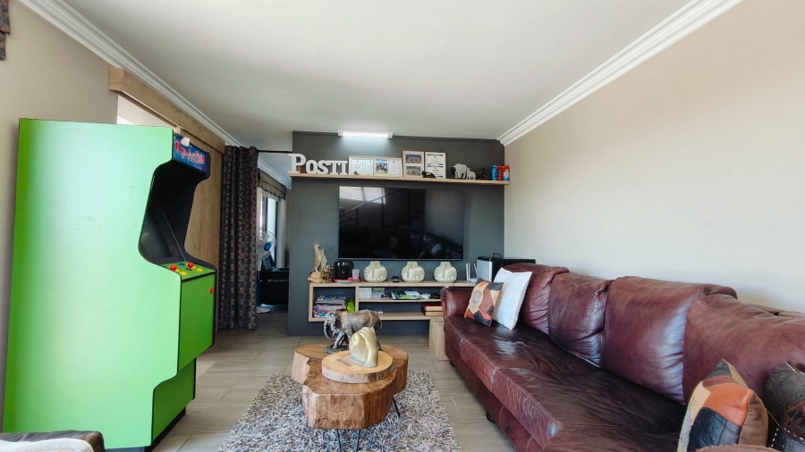 5 Bedroom Property for Sale in Island View Western Cape